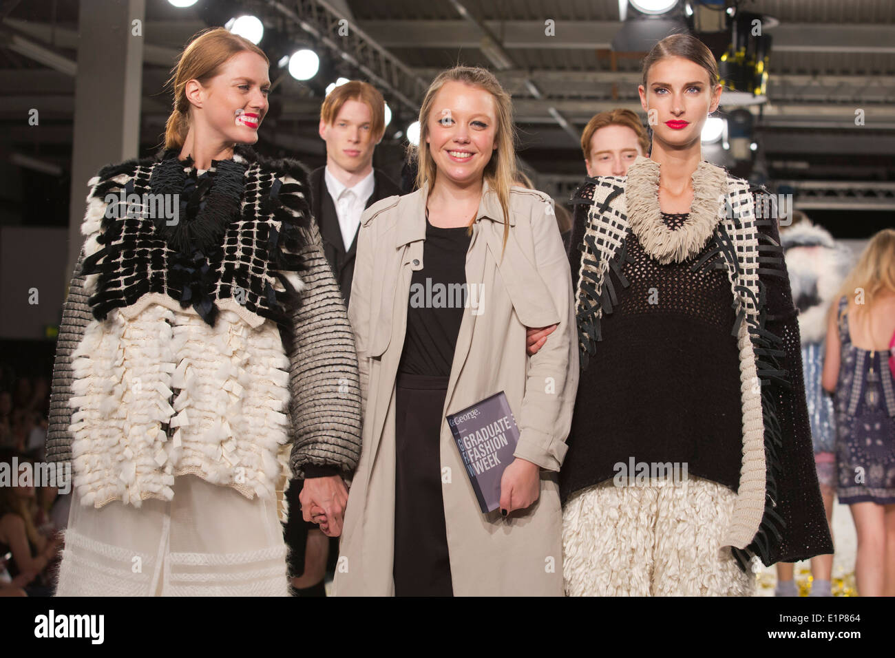 Rebecca Swann, Stuart Peters Strickwaren Award, Graduate Fashion Woche 2014 Awards zeigen Stockfoto