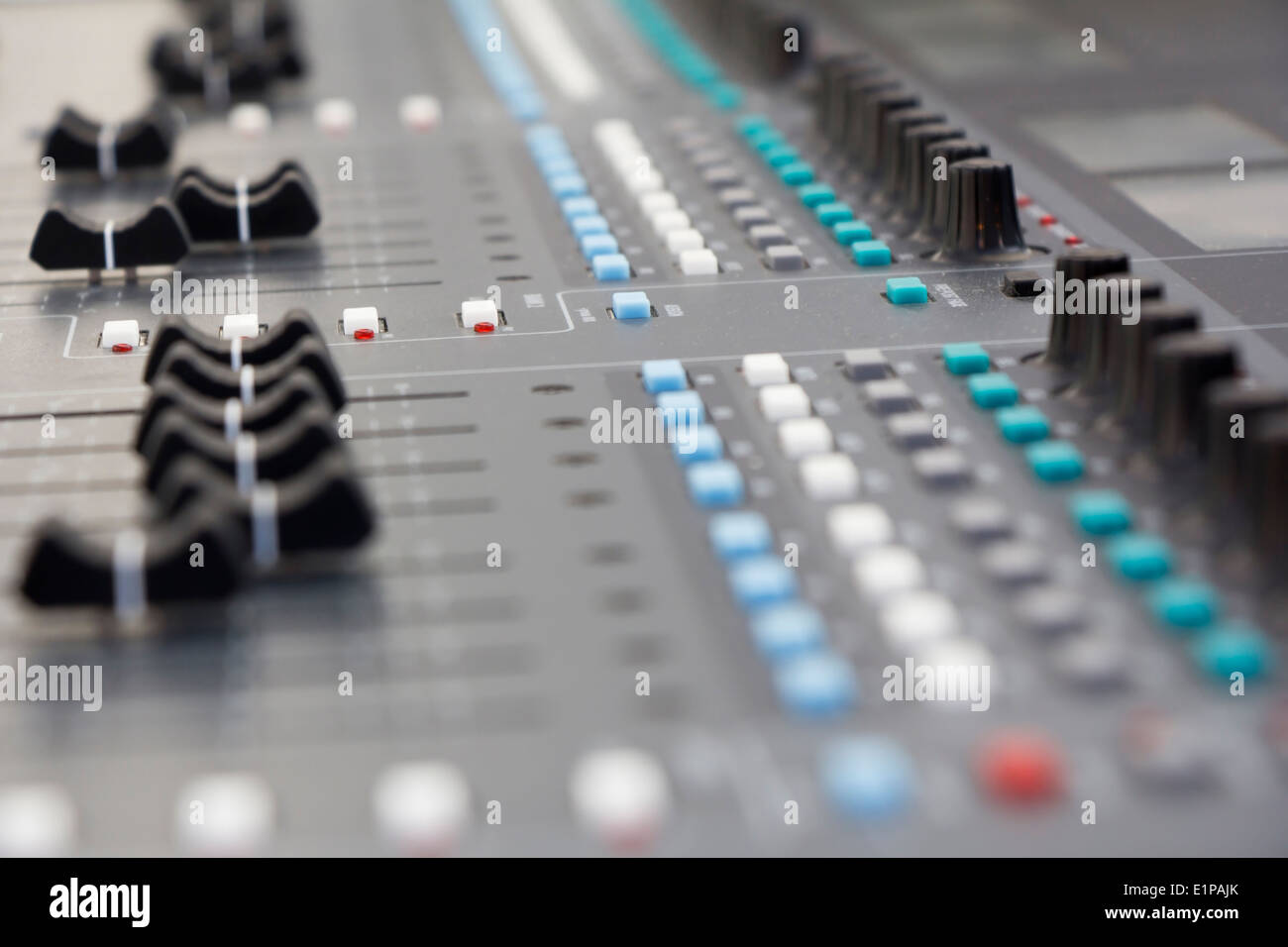 Musik mischen Schreibtisch Großgeräte für sound-Control Tasten Equipment für sound-Mixer Steuerung Stockfoto
