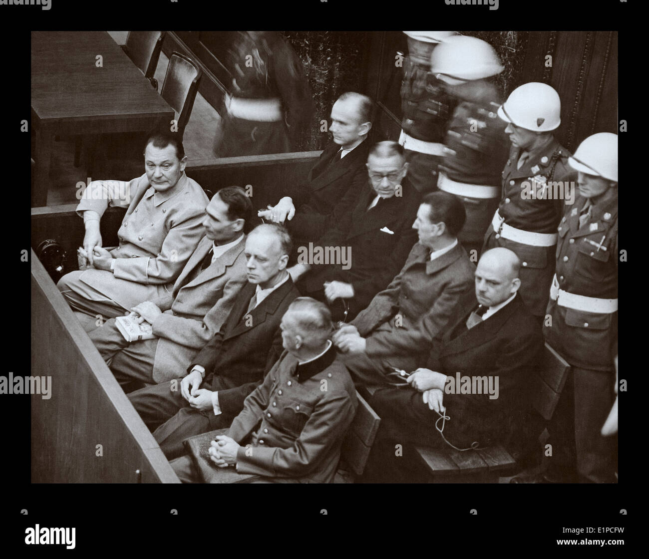 Innenansicht des Nürnberger Prozesses in der Sitzung mit Göring-Kopf der deutschen Luftwaffe, angeklagt wegen Verbrechen gegen die Menschlichkeit 1946 Stockfoto