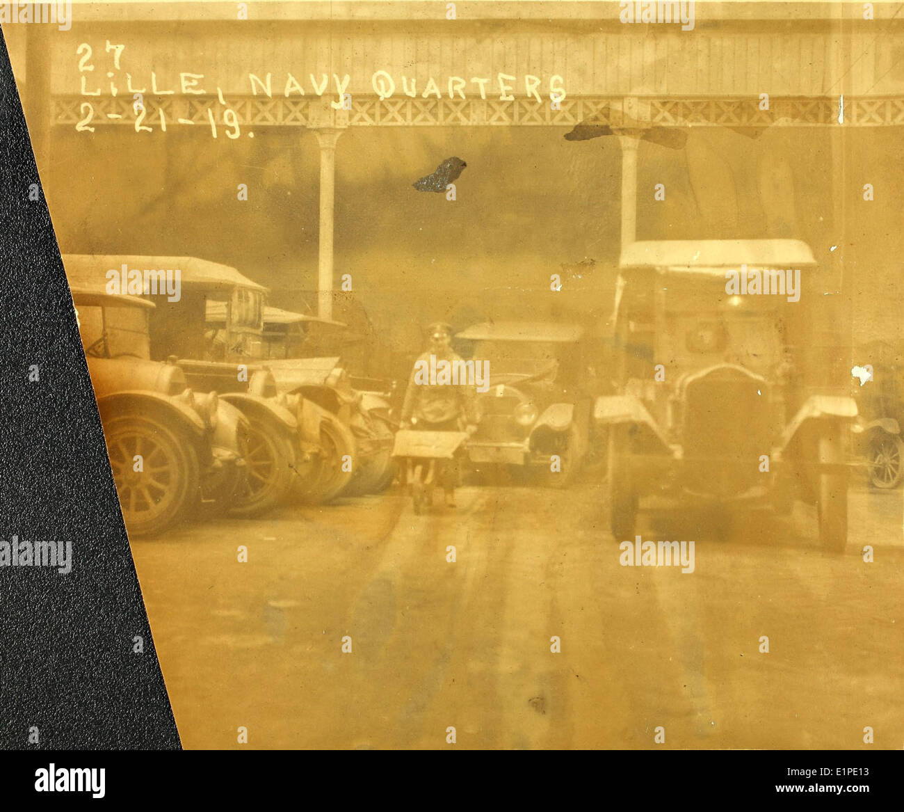 Der erste Weltkrieg, auch bekannt als der erste Weltkrieg, fand von 1914 bis 1918 statt. In diesem Krieg wurden neue Technologien wie Panzer, Flugzeuge und fortschrittliche Artillerie entwickelt und eingesetzt. Sie veränderte die Landschaft der globalen Kriegsführung und Politik grundlegend und hinterließ dauerhafte Auswirkungen auf die internationalen Beziehungen und die Zukunft der Kriegsführung. Stockfoto