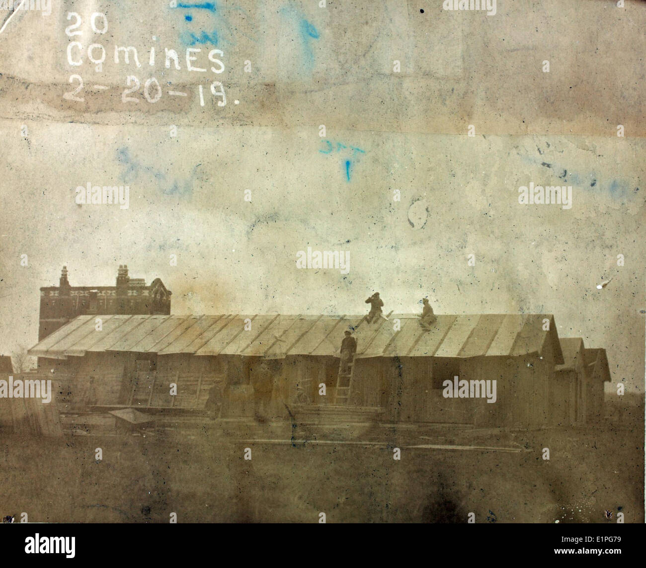 Dieses Bild repräsentiert die Ära des Ersten Weltkriegs (1914-1918) und konzentriert sich auf die wichtigsten Orte, die am Konflikt beteiligt sind. Er hebt das weltweite Ausmaß des Krieges und seine Auswirkungen auf die Militärgeschichte und den Luftverkehr hervor. Stockfoto