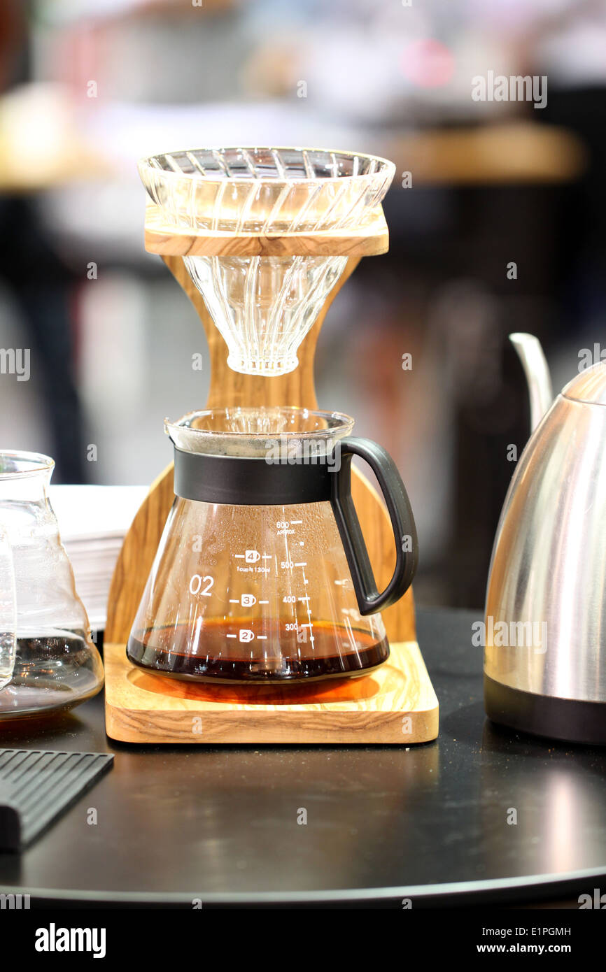 Glasflasche für Kaffeetasse in volumetrischen. Stockfoto
