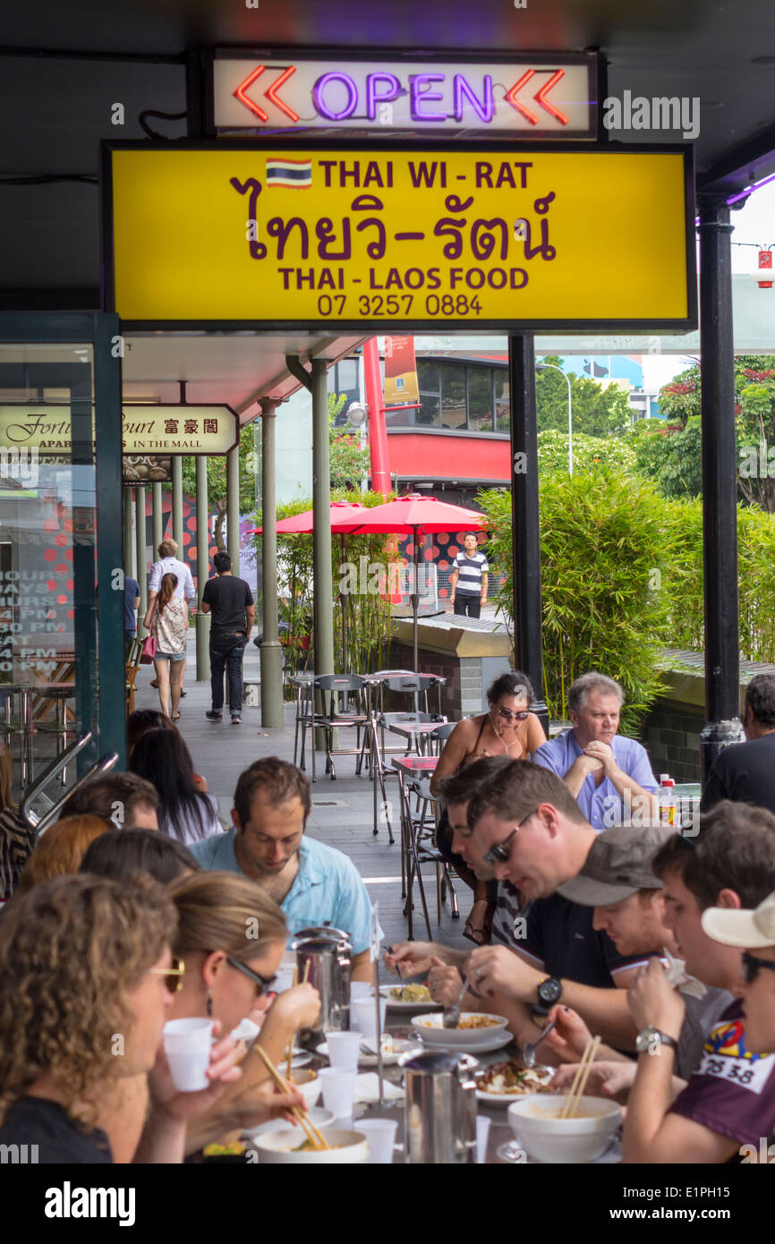 Brisbane Australien, Fortitude Valley, Chinatown, Thai Wi-Rat, Thai Laos, Essen, Restaurant Restaurants Essen Essen Cafe Cafés, asiatischer Mann Männer männlich, Frau weiblich Stockfoto