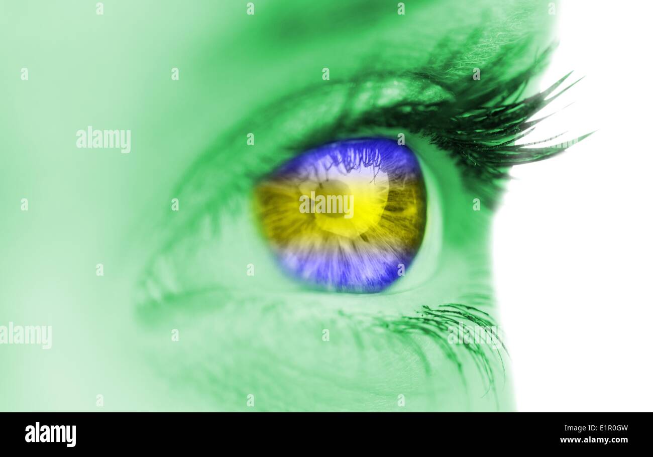 Blaue und gelbe Auge auf grünen Gesicht Stockfoto