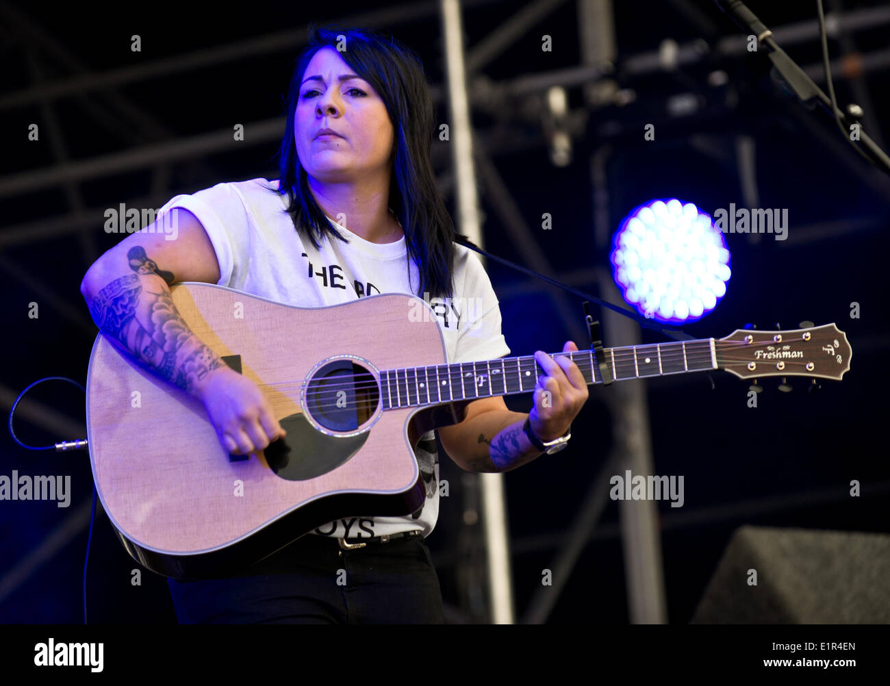 Gloucester, Großbritannien. 8. Juni 2014. SportBeat Festival Gloucester: Lucy Spraggan - x auf der Hauptbühne auf Glosters SportBeat Festival durchführen. Datum 06.08.2014 Ref: Credit: Charlie Bryan/Alamy Live News Stockfoto