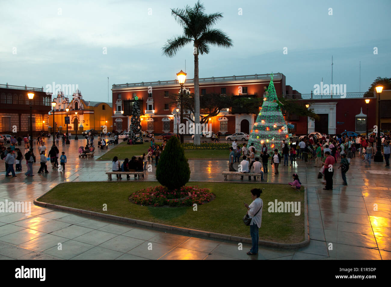Weihnachten in South American Stadt Hauptplatz Stockfoto