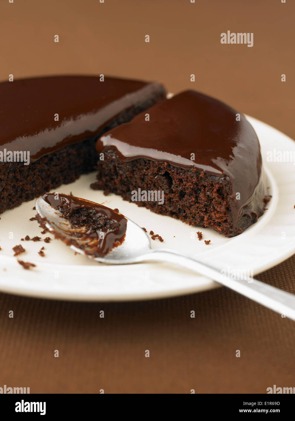 Kuchen mit Schokolade und gemahlenen Mandeln Stockfoto