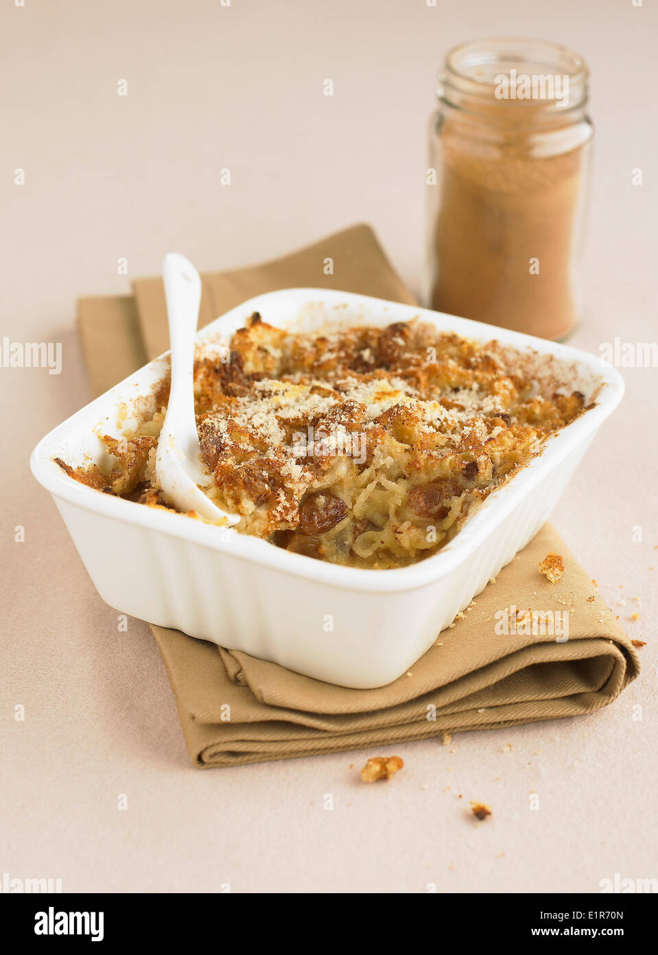 Apfel und Rosinen Backen Stockfoto