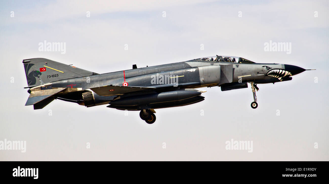 Eine türkische Luftwaffe f-4 Phantom II während einer Mission im Rahmen der Übung Eager Lion 29. Mai 2014 in Jebel Petra, Jordanien. Stockfoto