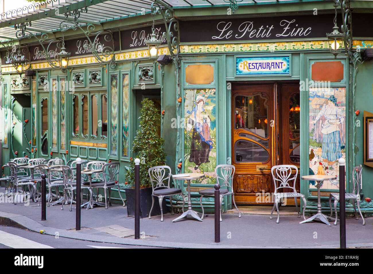 Das Restaurant Le Petit Zinc entlang der Rue des Saints-Pères, Saint-Germain-des-Prés, Paris Frankreich Stockfoto