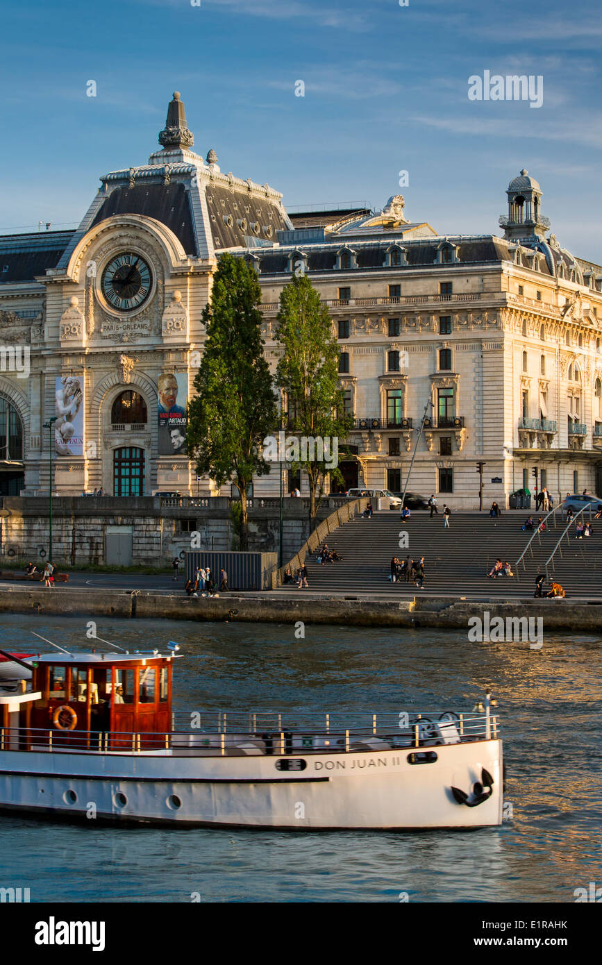 Festlegen von Sonnenlicht auf Musee d ' Orsay und Seine, Paris Frankreich Stockfoto