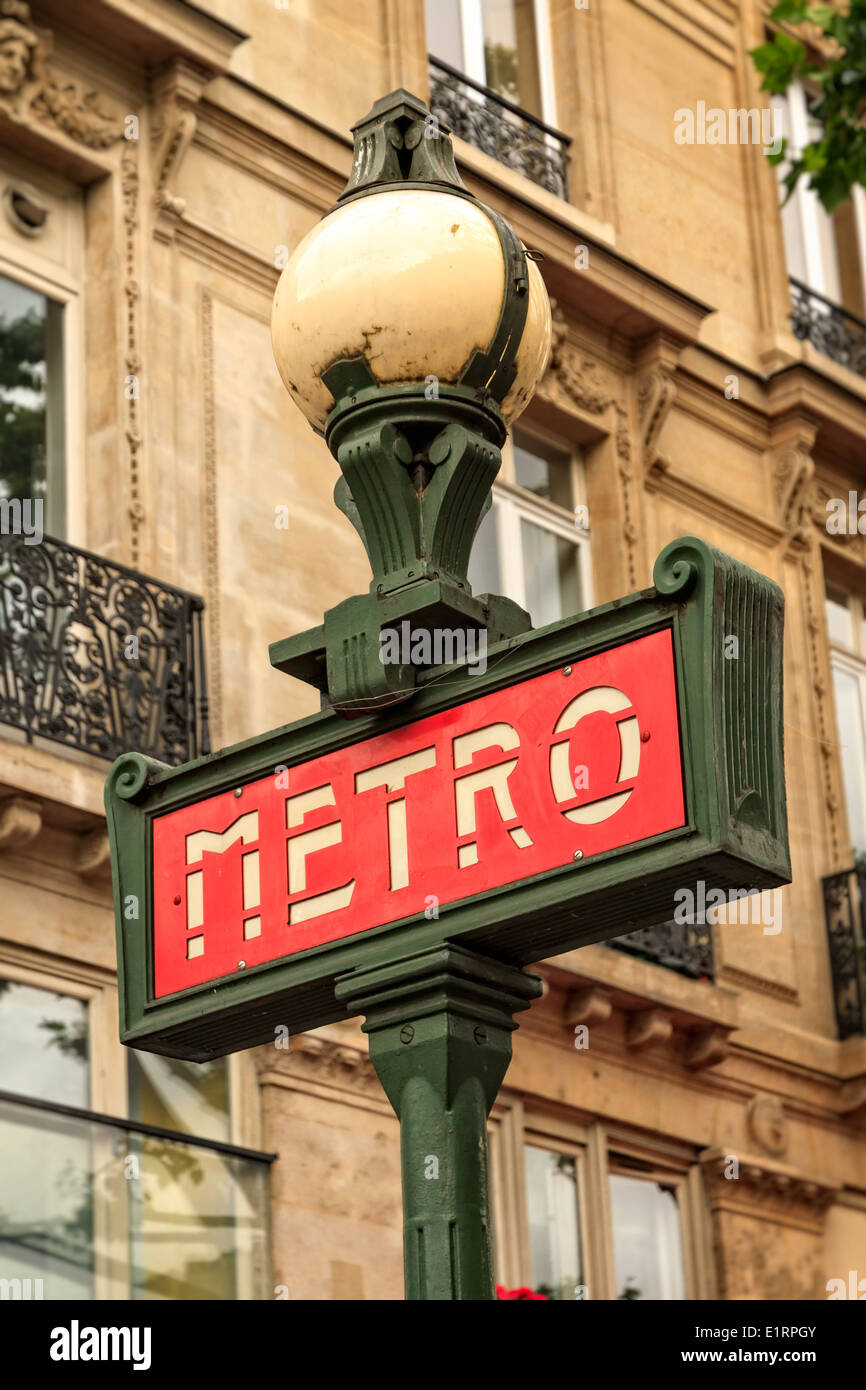 Typische 20er Jahre style Paris Metro Zeichen Stockfoto