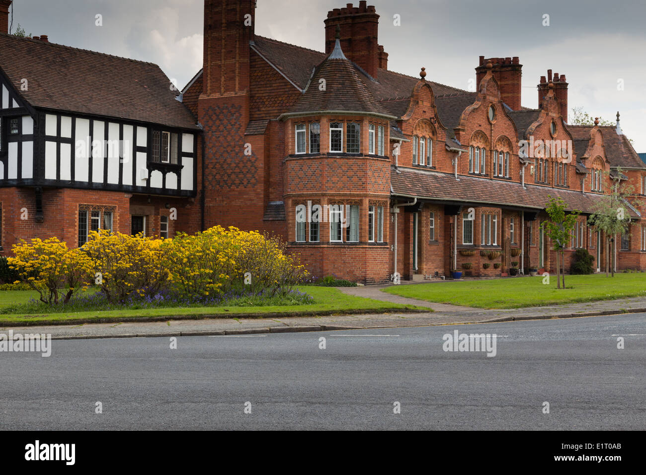 Häuser und Gärten in der historischen Port Sunlight Garden Village. Stockfoto