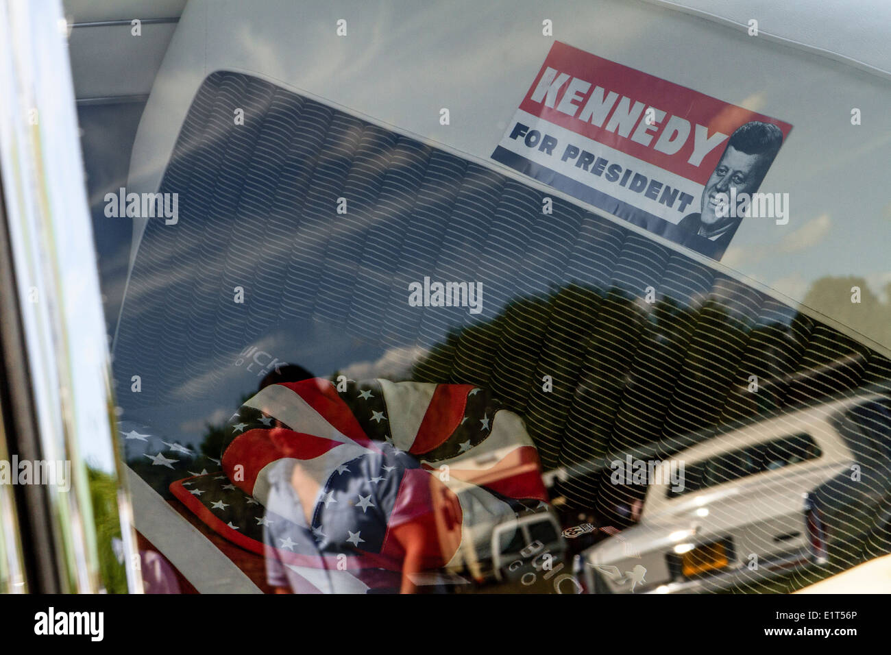 "Kennedy For President" Kampagne Aufkleber auf der Rückseite amerikanisches Auto bei Oldtimer show Stockfoto