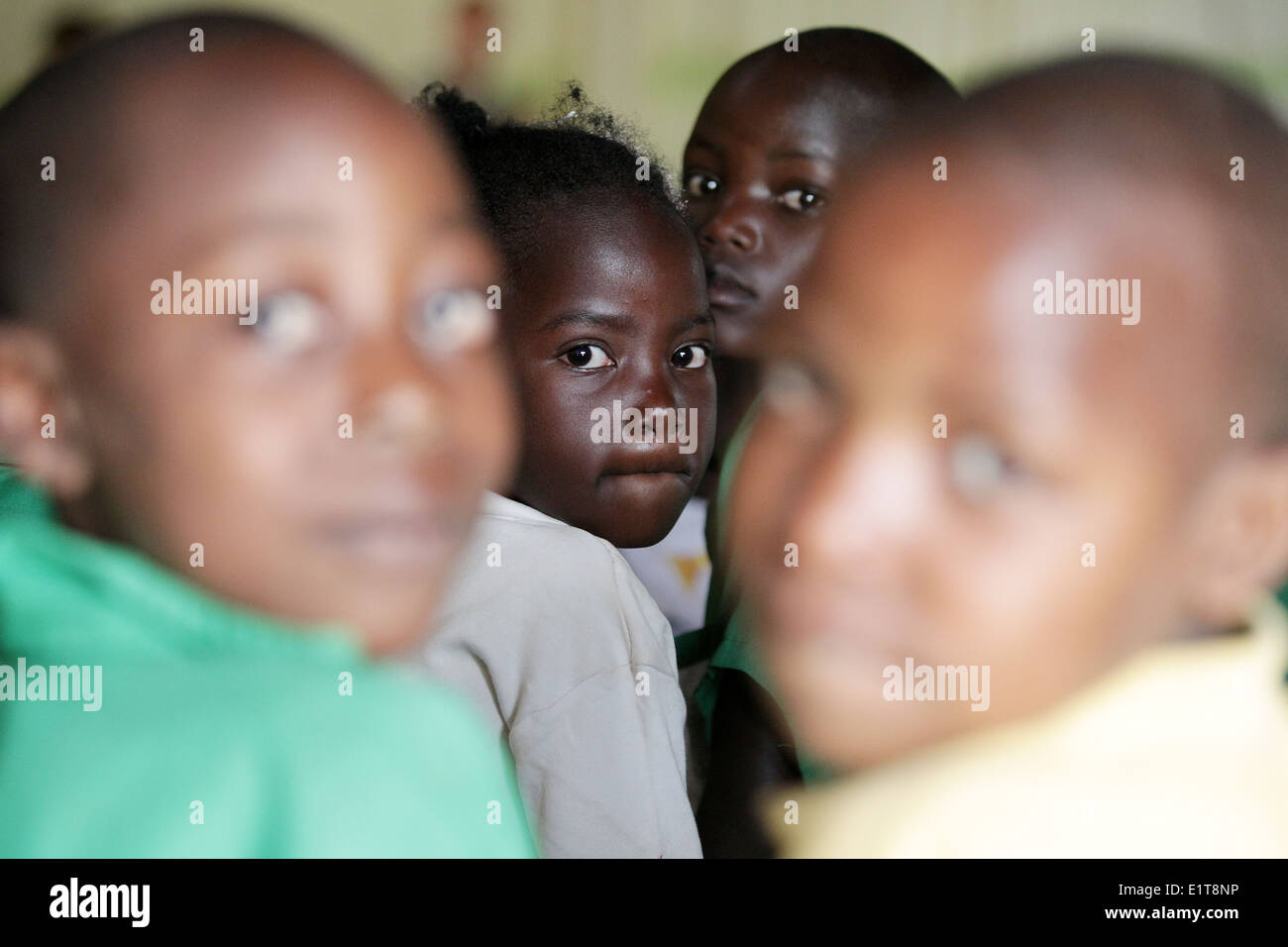 Kinder bei einer NGO finanzierten Schule in Nyagatare Bezirk von Ruanda Stockfoto