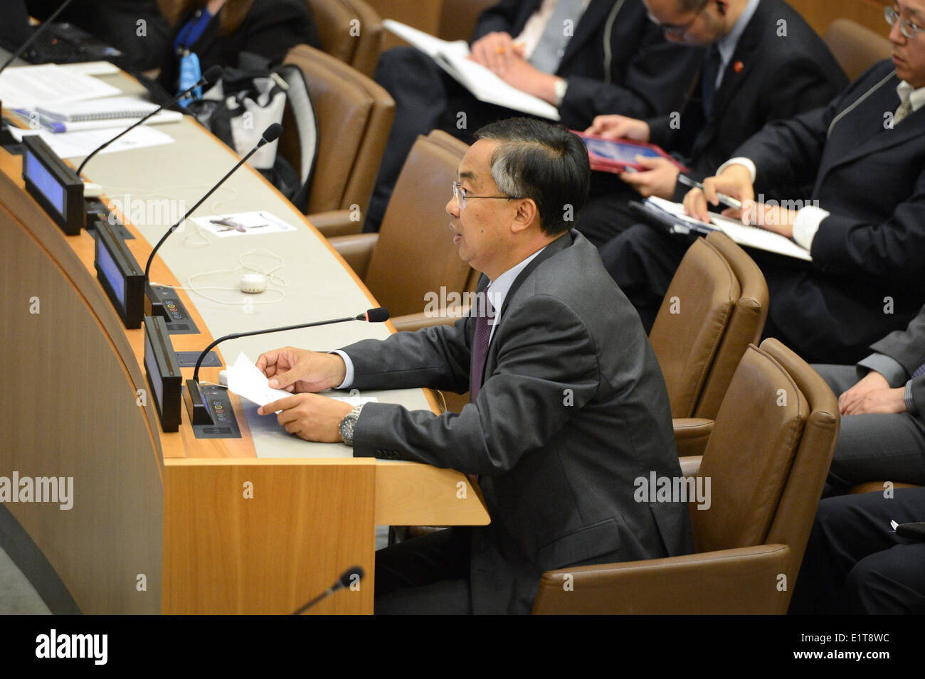 UN-Hauptquartier in New York, USA. 9. Juni 2014. Wang Min, Chinas stellvertretender Ständiger Vertreter bei den Vereinten Nationen spricht während eines Treffens zum 20. Jahrestag der Durchsetzung der UN-Konvention über das Gesetz des Meeres, im UN-Hauptquartier in New York, USA. am 9. Juni 2014. Die chinesischen Gesandten am Montag für eine harmonische maritime Ordnung, sagen, dass die maritimen Streitigkeiten durch Verhandlungen zwischen den Beteiligten direkt aufgerufen. Bildnachweis: Niu Xiaolei/Xinhua/Alamy Live-Nachrichten Stockfoto