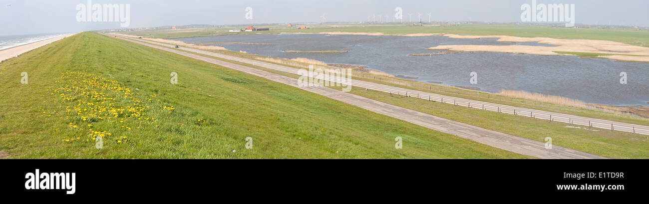 Landschaft Foto ausgefertigt Muliple Bilder links Nordsee in mittleren Hondsbossche Zeewering (Deich) auf richtige Putten Putten; Stockfoto