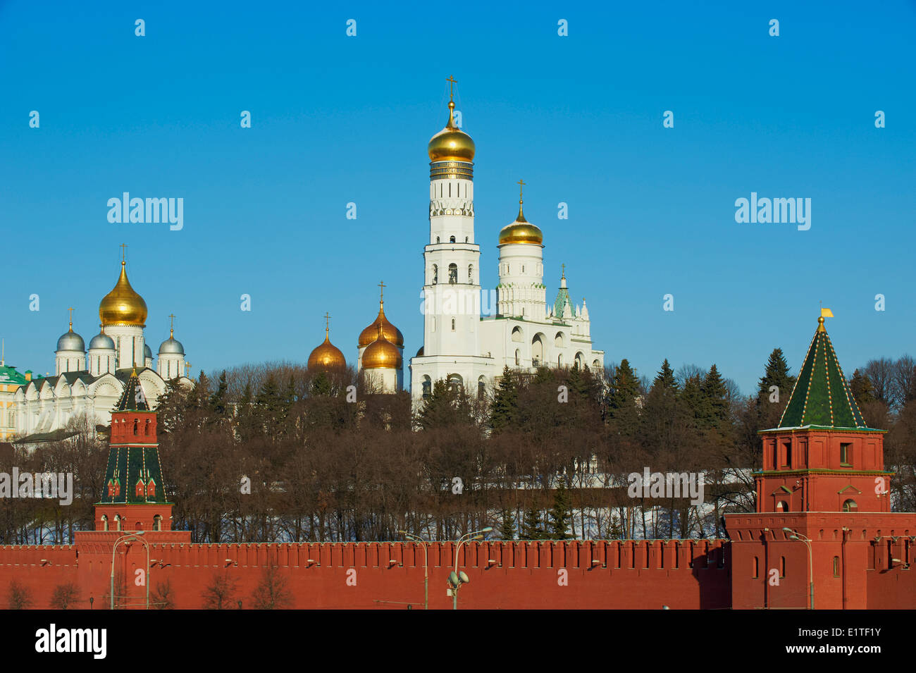 Russland, Moskau, Erzengel Michael Kirche hinter Kreml-Mauer Stockfoto