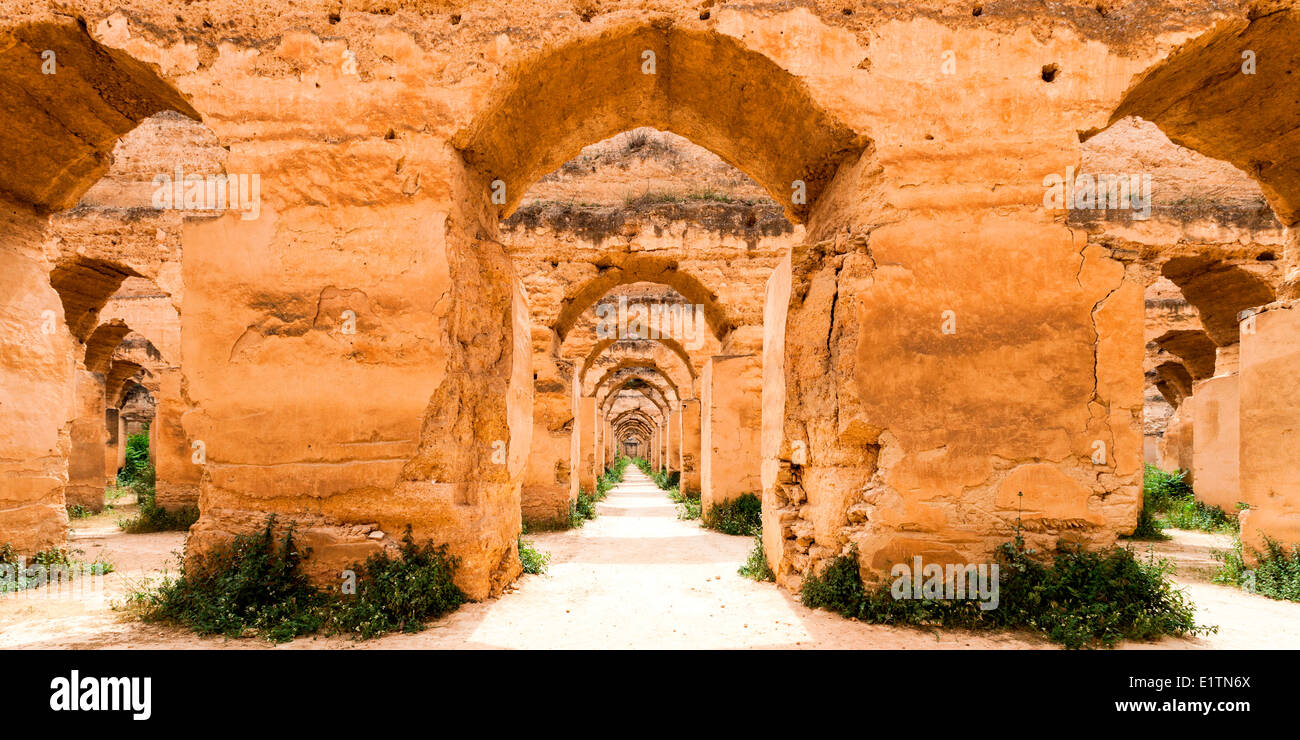 Ansicht des Heri es Souani, Gesindehaus Ställe in Meknès, Marokko. Stockfoto