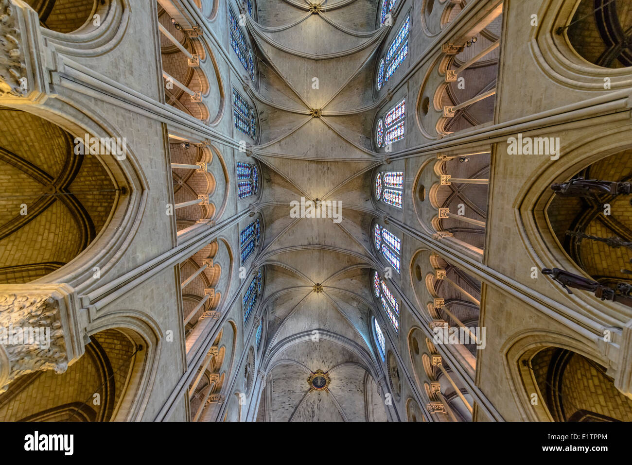 Innere architektonische Details von Notre-Dame in Paris, Frankreich Stockfoto
