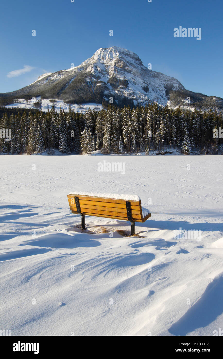 Stausee-Picknick-Bereich im Winter, Kananaskis Trail, Alberta, Kanada Stockfoto