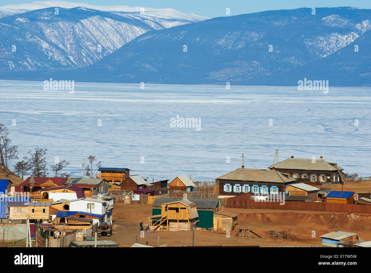 Russland, Sibirien, Region Irkutsk, Baikalsee, Maloje More (kleines Meer), gefrorene See im Winter, Ile d'Olkhon, Khoujir Stockfoto
