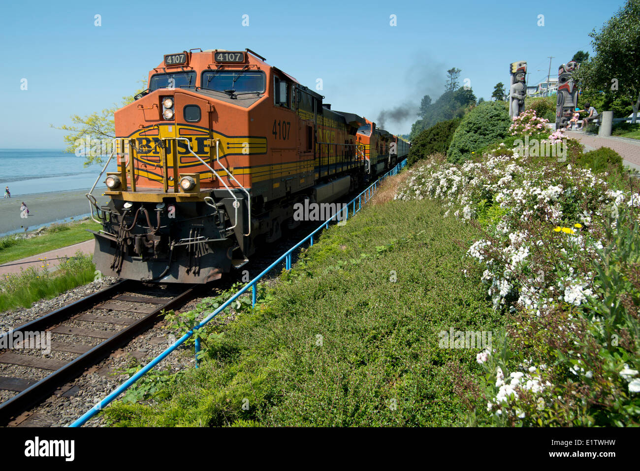 BNSF Kohle Zug in White Rock, BC, Kanada. Stockfoto
