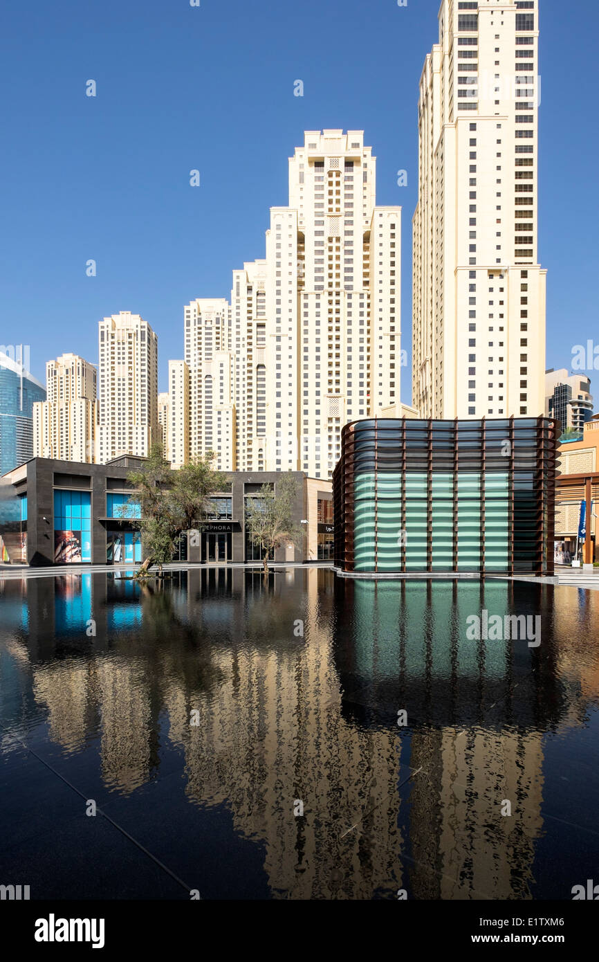 Neue gemischte Nutzung Einzelhandels- und Immobilienentwicklung The Beach am Wasser aus The Walk am JBR in Dubai Vereinigte Arabische Emirate Stockfoto