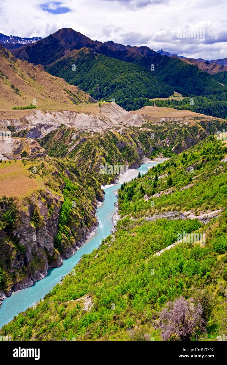 Shotover River und Schaden auf Querformat verursacht durch ausspülen während des Goldrausches in Skippers Canyon, Central Otago, Südinsel, Stockfoto