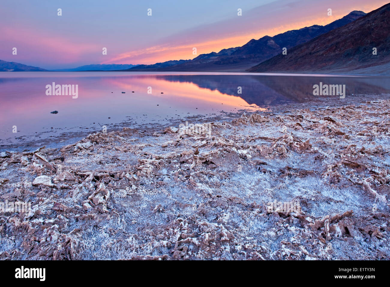 Death Valley Badwater Becken Nationalpark Fotos Und Bildmaterial In death-valley-badwater-becken-nationalpark-fotos-und-bildmaterial-in