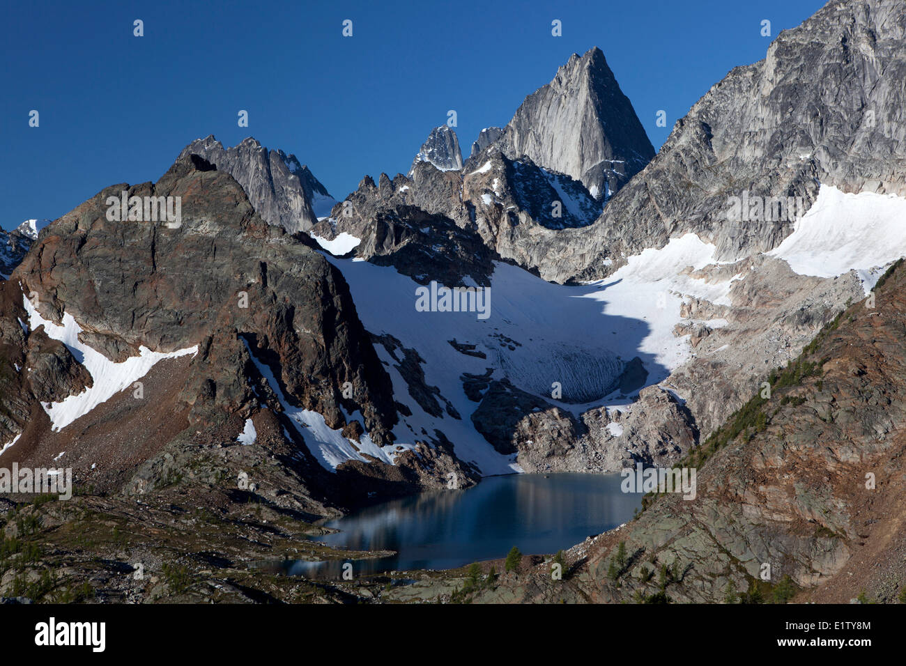 Bugaboo Spire und Kobalt See, Bugaboo Provincial Park, Britisch-Kolumbien, Kanada Stockfoto
