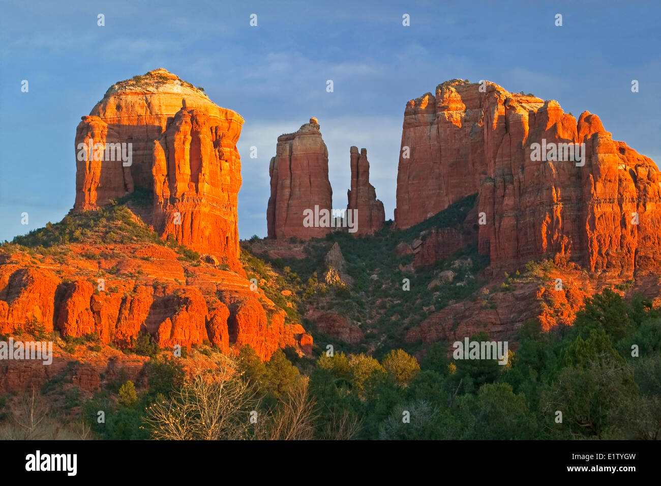 Sonnenuntergang, Red Rock State Park, Red Rock Crossing, Oak Creek, Cathedral Rock, in der Nähe von Sedona, Arizona, USA, Nordamerika. Stockfoto