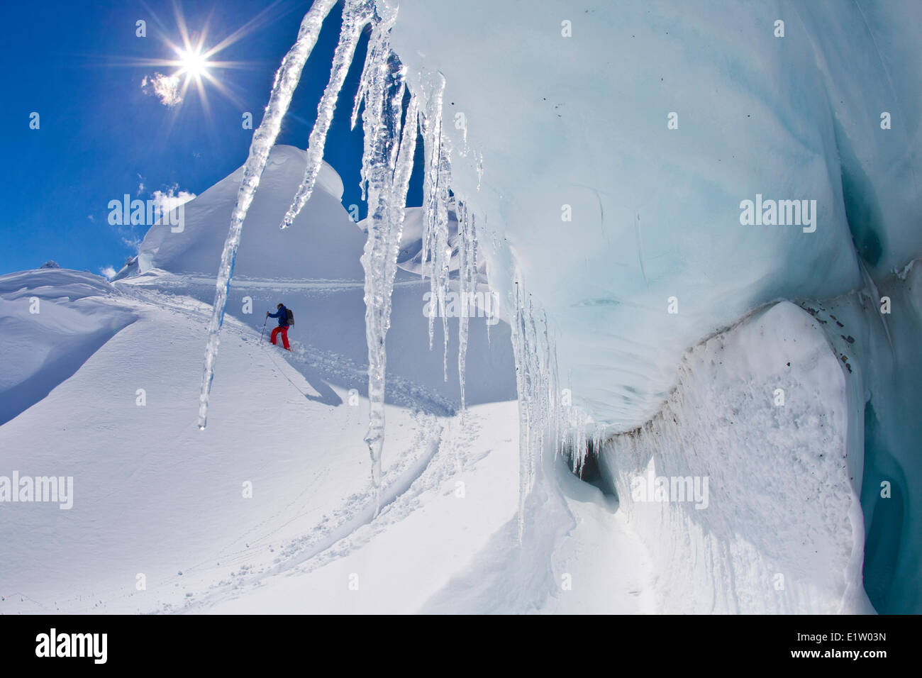Ein Einsatzbereich touring stark spaltenreichen Gletscher am Eisfall Lodge, Canadian Rockies, Golden, BC Stockfoto