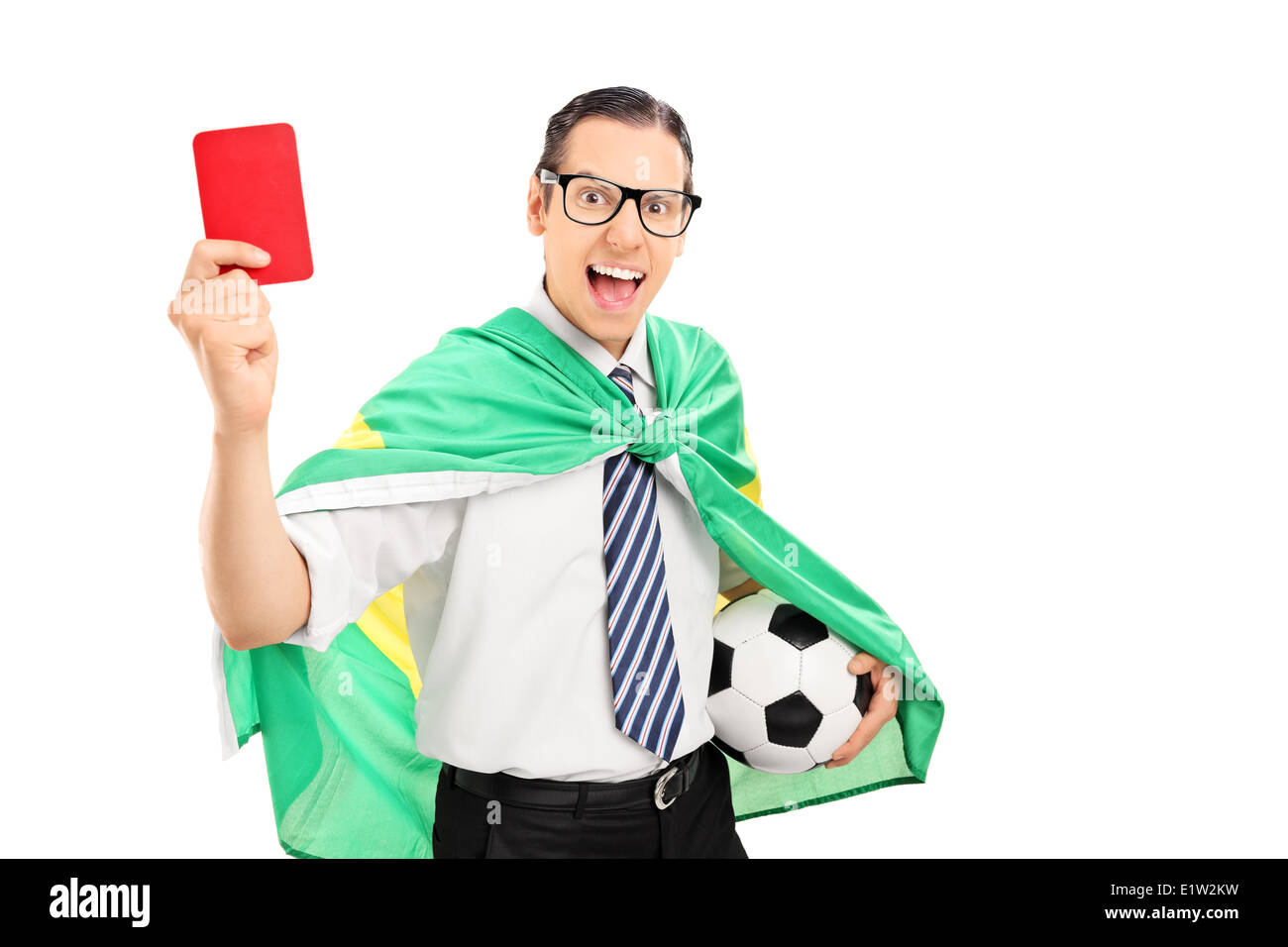Fußball-Fan mit der brasilianischen Flagge, die rote Karte zeigen Stockfoto