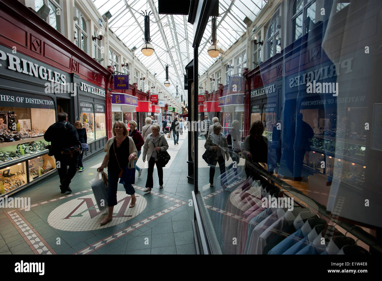Wigan Town Centre, Greater Manchester, England, UK.  Juni 2014 Wigan Stadtzentrum entfernt. Wigan Pier berühmt geworden durch George Orwell Stockfoto