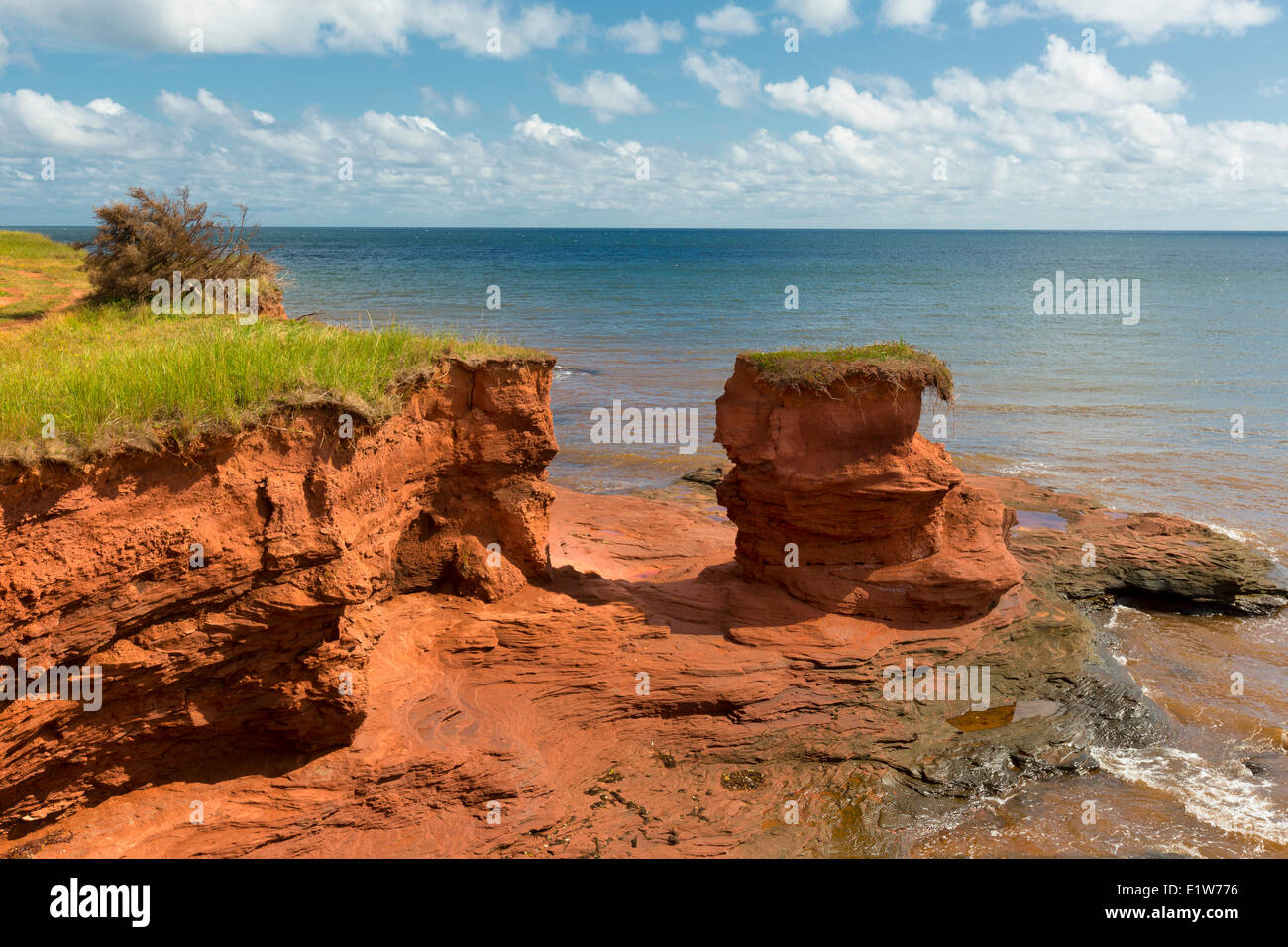 Erodiert roten Sandsteinfelsen, Kildare Capes, Prince Edward Island, Canada Stockfoto