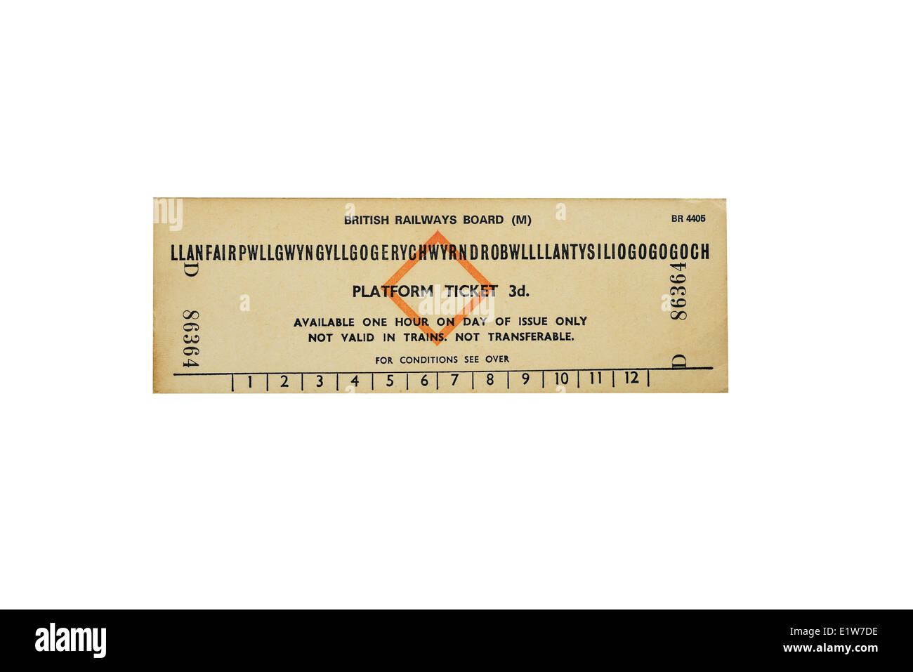 Llanfairpwllgwyngylgyllgogerychwyrndrobwll-llantysiliogogogoch oder Llanfairpwll, oder Llanfairpwllgwyngyll, oder Llanfair PG, oder nur L-Bahnsteigkarte. Wales. Stockfoto