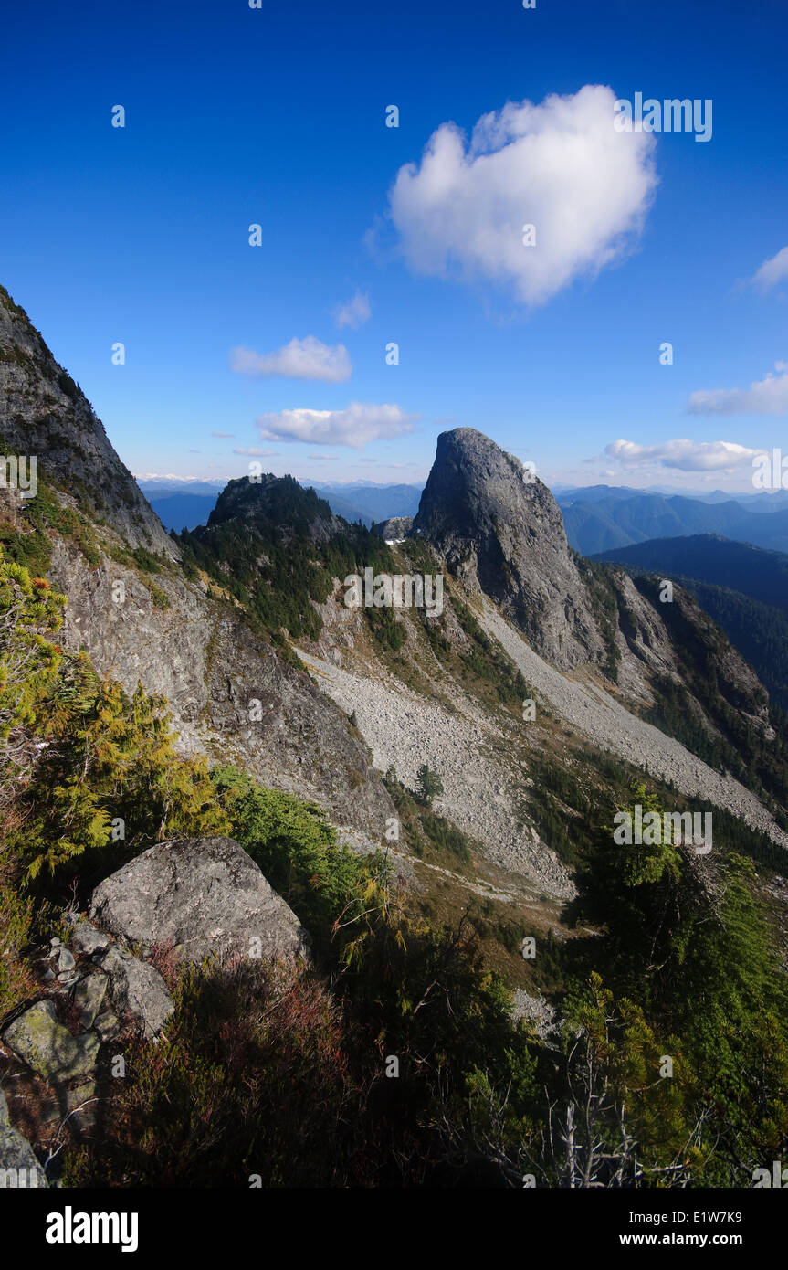 Bis zu wandern und kriechen, der West-Löwe. Die Löwen über Lions Bay. West Vancouver, Britisch-Kolumbien, Kanada Stockfoto