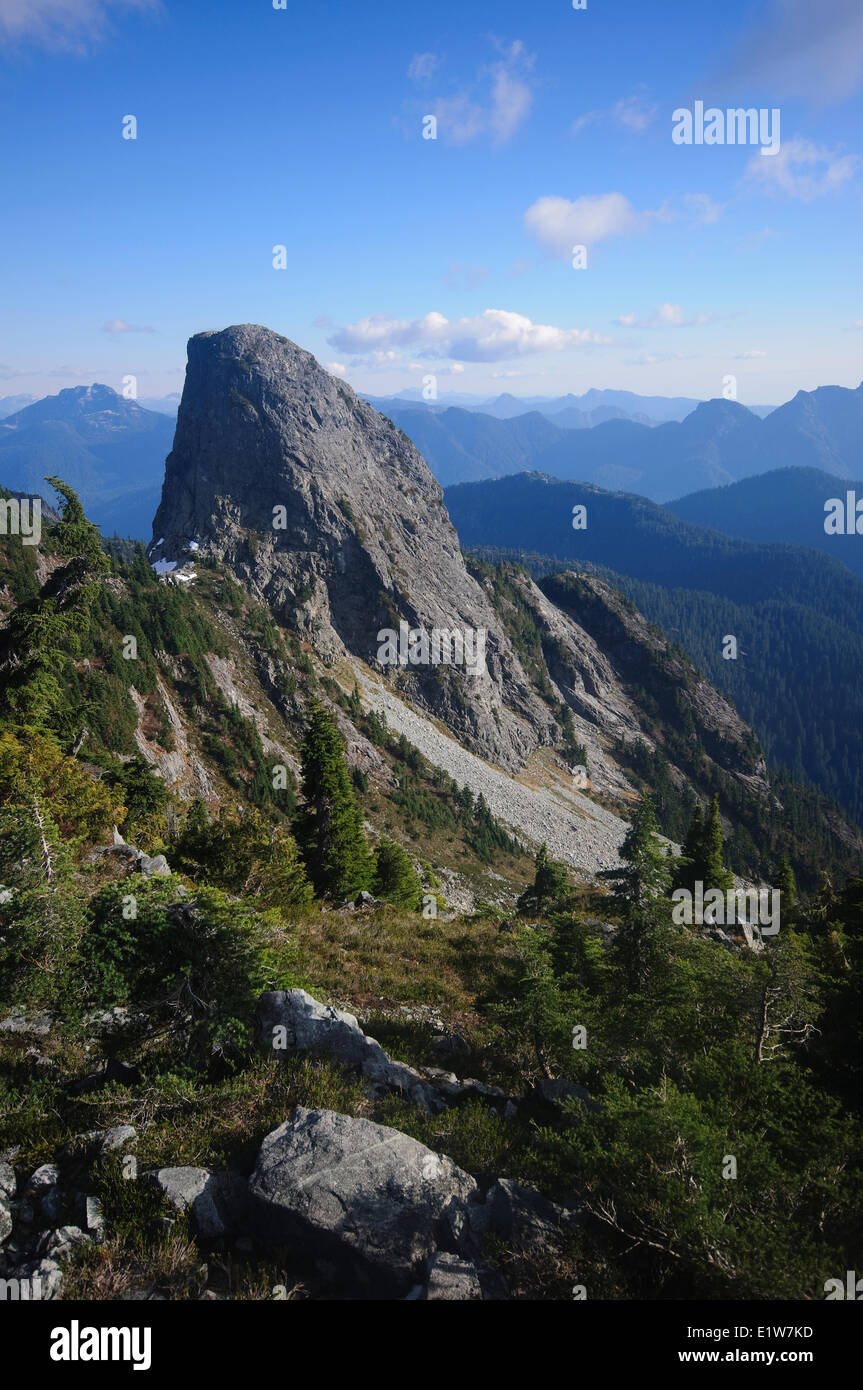 Bis zu wandern und kriechen, der West-Löwe. Die Löwen über Lions Bay. West Vancouver, Britisch-Kolumbien, Kanada Stockfoto