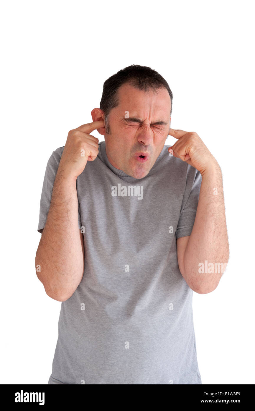 Mann ohrenbetäubenden Lärm verhindert Schädigung des Gehörs durch die Blockierung der Ohren von einem lauten Geräusch Stockfoto