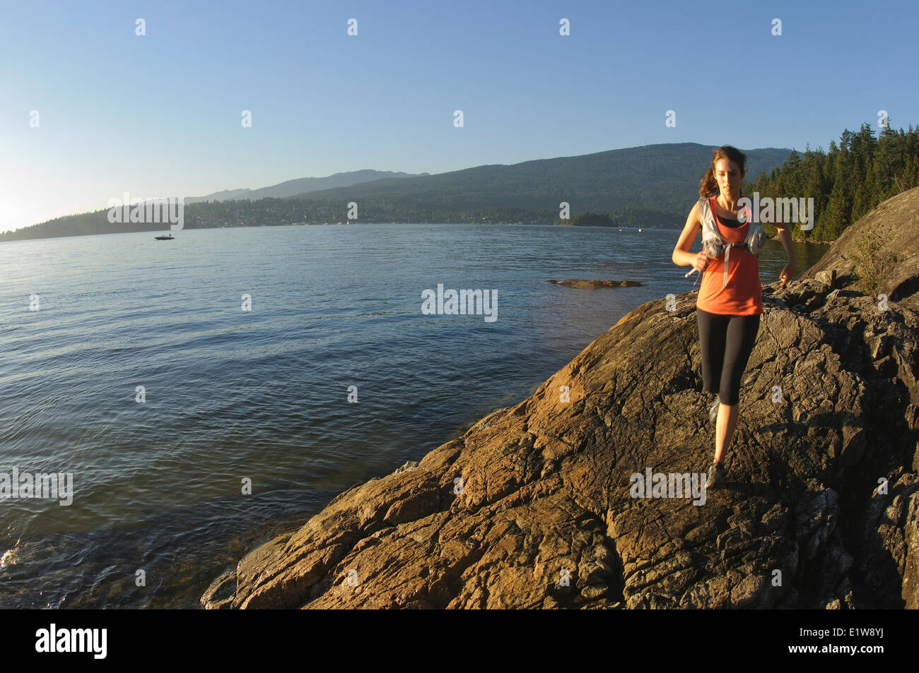 Läuft der Admirality Trail in Belcarra Regional Park. Port Moody, British Columbia, Kanada Stockfoto