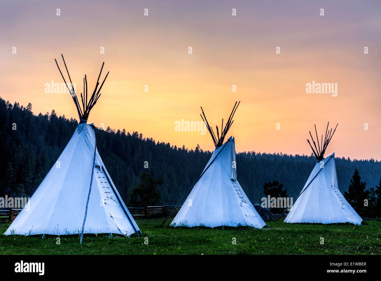 Tipis, Xatsull Dorf, erste Nationen Dorf, Willaims Lake, British Columbia, Kanada Stockfoto