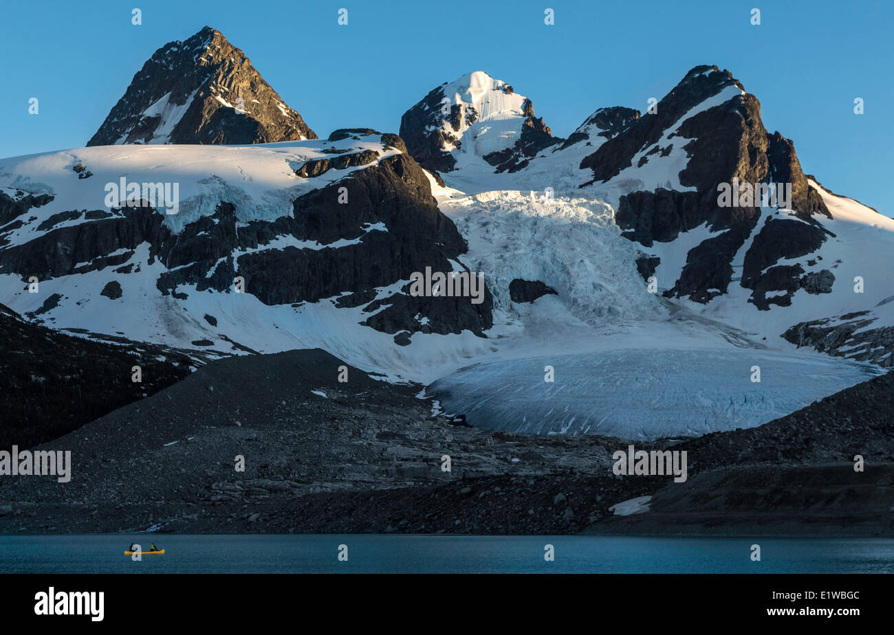 Kanufahren auf Ape-See, Chilcotin, Küste-Berge, Britisch-Kolumbien, Kanada Stockfoto