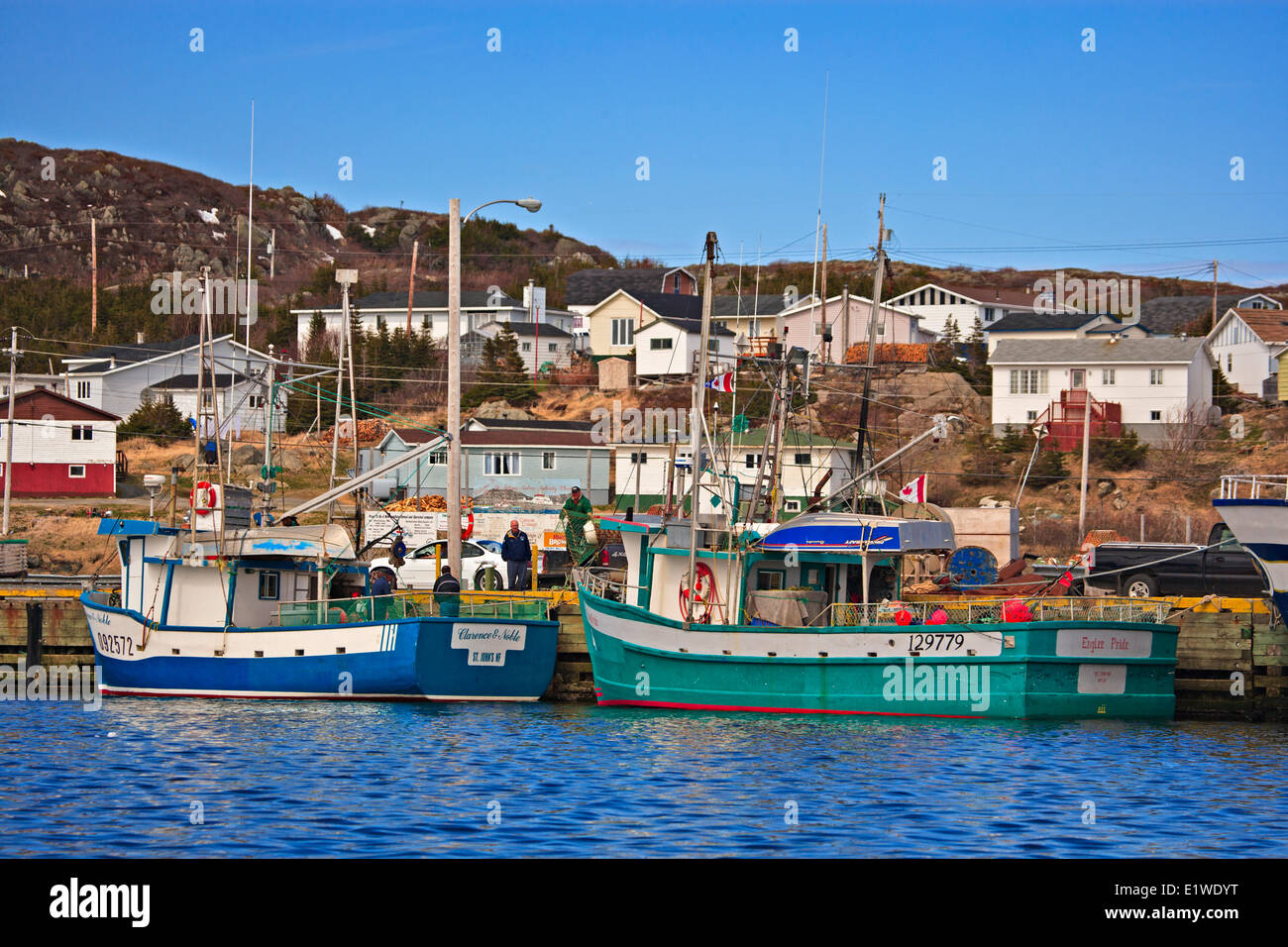 Angelboote/Fischerboote zum Dock in der St. Anthony Harbour, St. Antonius, Viking Trail, Northern Peninsula, Neufundland, Kanada gefesselt. Stockfoto
