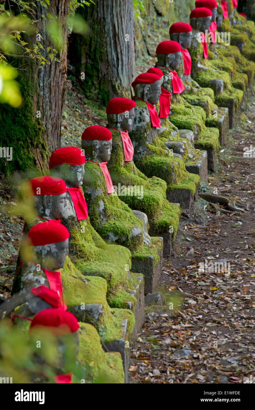 Jizo (Bodhisattva) Statuen in Kanmangafuchi Abgrund in Nikko, Japan Stockfoto
