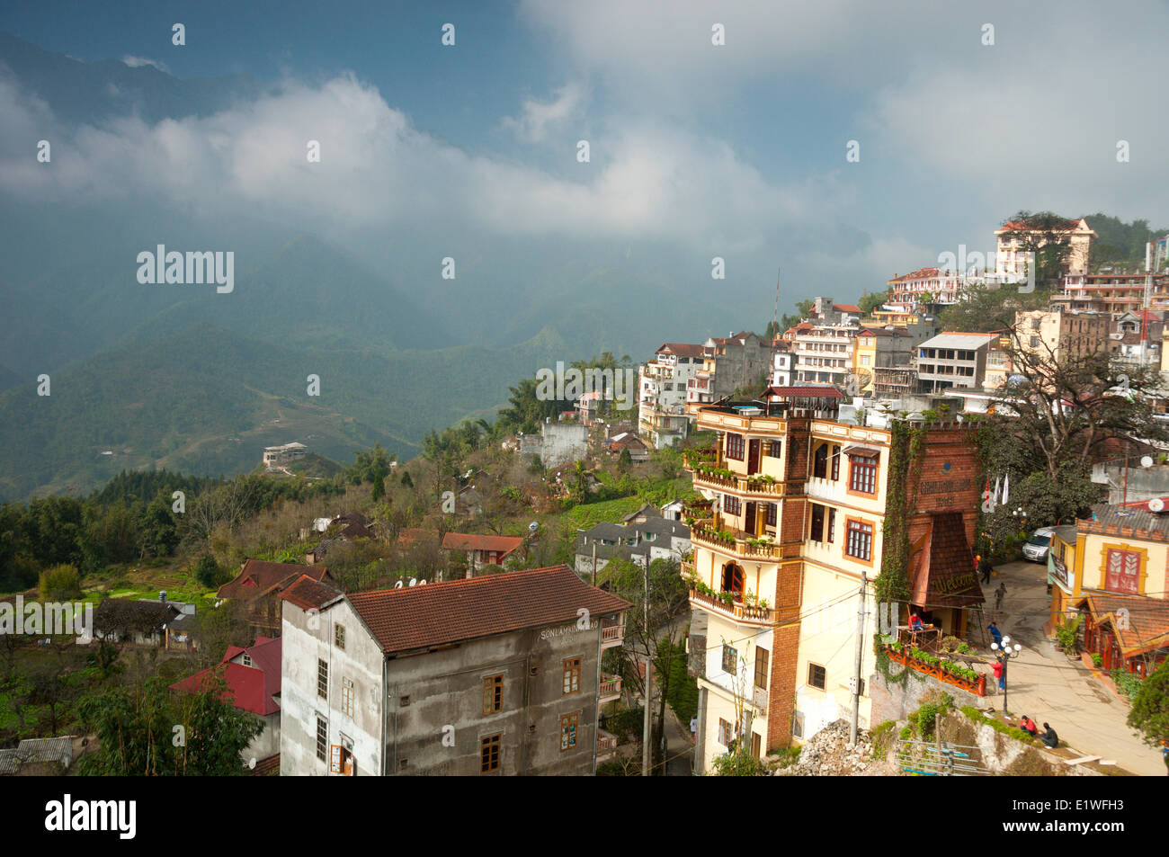 Sapa, Vietnam mit dem Hoang Lien Sohn hinter den östlichsten Teil der Himalaya Stockfoto