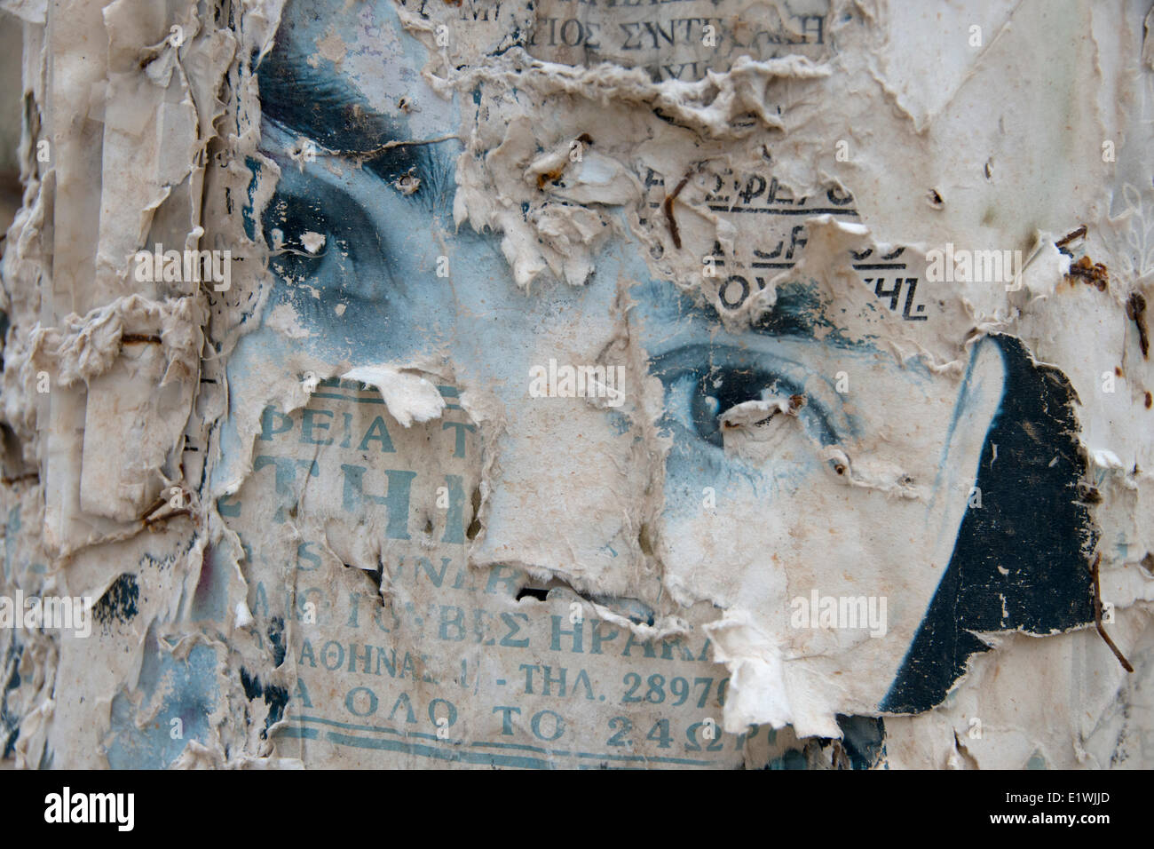 Konzept-Augen, verlassene, vergessene Ruhm, alte Werbung auf hydro Pol Kokkini Chani, Kreta, Griechenland Stockfoto