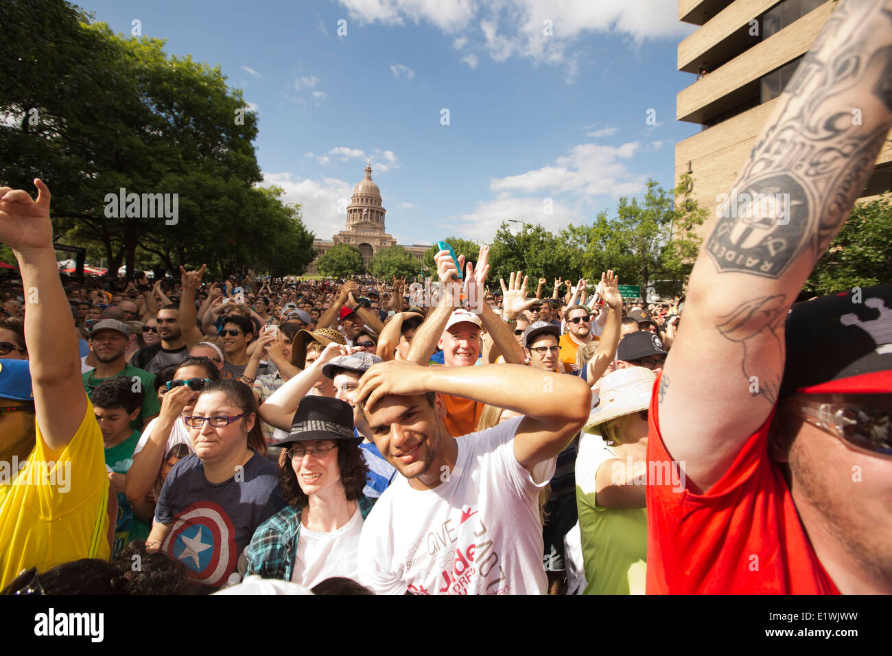 Große Menschenmenge versammelt, um eine X-Games-Ausstellung vor Texas Capitol in Austin, Texas zu sehen Stockfoto