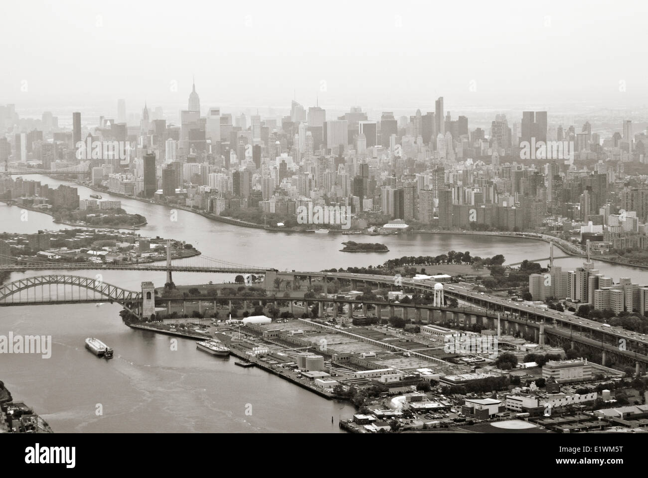 Skyline von New York City, Luftaufnahme über East River Stockfoto