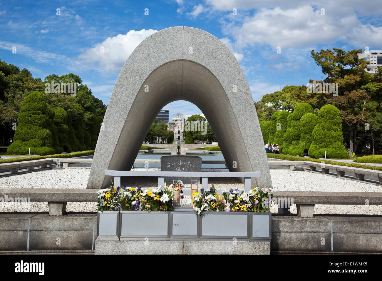 Denkmal für Personen, die nach dem Abwurf der ersten Atombombe der Welt auf Hiroshima im Jahr 1945 gestorben. Stockfoto